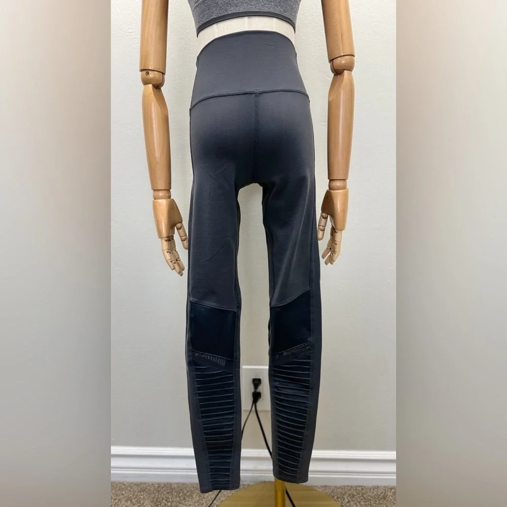 Alo Yoga High-Waisted Mesh Panel Leggings – Size S